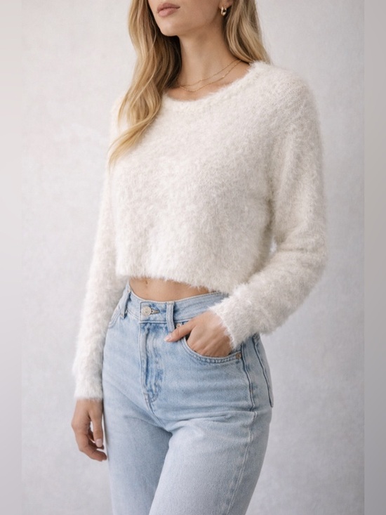 Boutique Sweaters - Fluffy Soft White Cropped Sweater Cozy Fuzzy Knit Size S/M